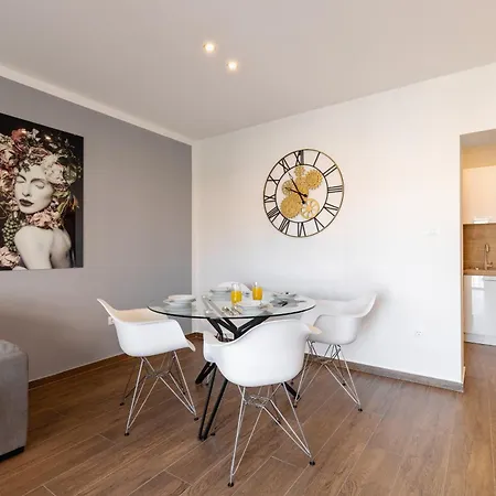 Old Bridge Apartment