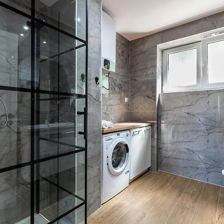 Old Bridge Apartment